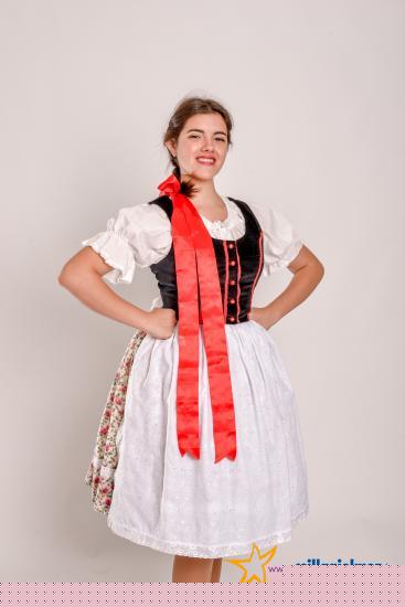Női magyar népviselet